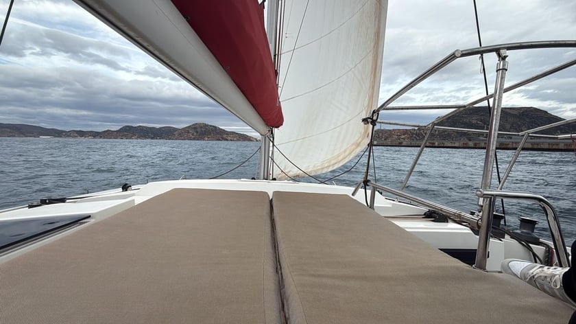 Sant Antoni de Portmany Catamarán Cabina 4  8  literas 8  invitados 12.58 m Número de anuncio: #29346 4