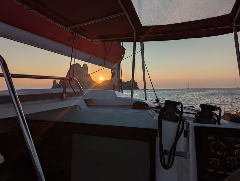 Sant Antoni de Portmany Catamarán Cabina 4  8  literas 8  invitados 12.58 m Número de anuncio: #29346 3