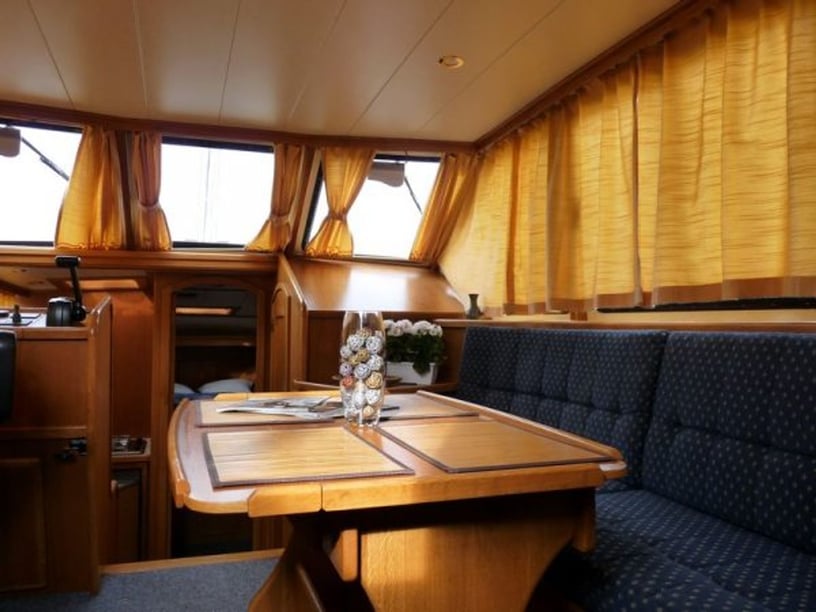 Sürat Teknesi 2 kabin Konaklama 4 kişi Seyir 4 kişi 12.15 m İlan No: #29349 5