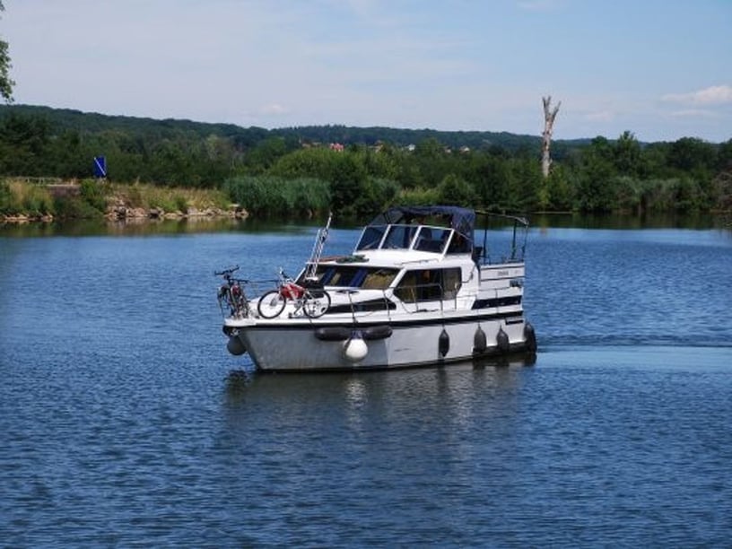 Sürat Teknesi 2 kabin Konaklama 4 kişi Seyir 4 kişi 12.15 m İlan No: #29349