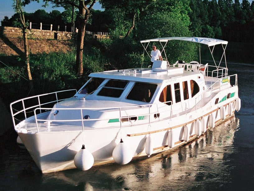 Savoyeux Sürat Teknesi 3 kabin Konaklama 6 kişi Seyir 6 kişi 13.4 m İlan No: #29357