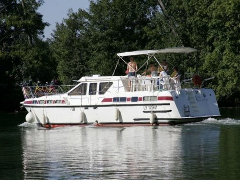 Savoyeux Sürat Teknesi 4 kabin Konaklama 10 kişi Seyir 12 kişi 12.93 m İlan No: #29361