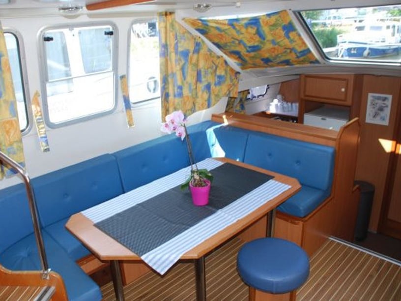 Savoyeux Sürat Teknesi 3 kabin Konaklama 7 kişi Seyir 9 kişi 11.06 m İlan No: #29362 2