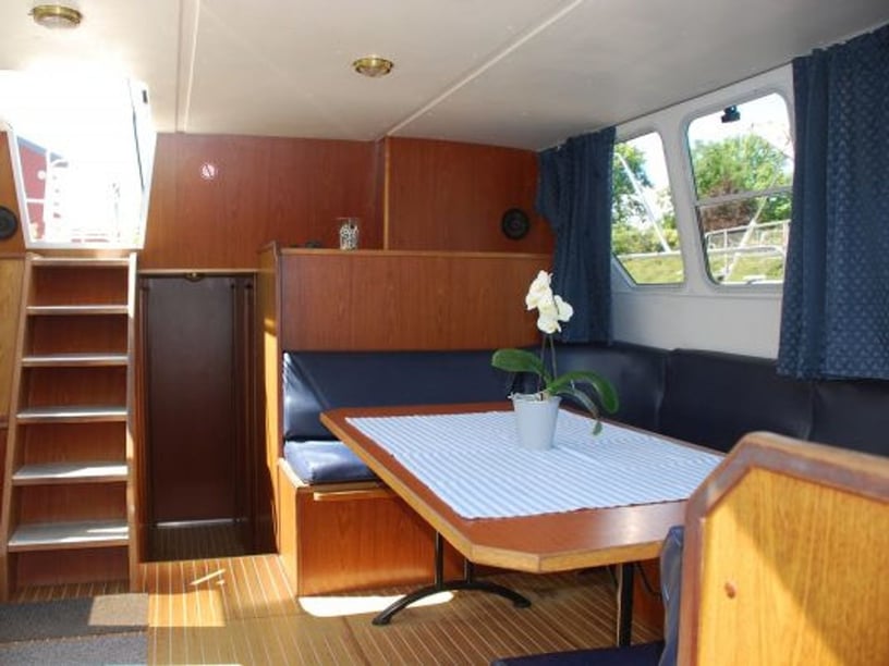 Savoyeux Sürat Teknesi 4 kabin Konaklama 10 kişi Seyir 12 kişi 12.93 m İlan No: #29364 2