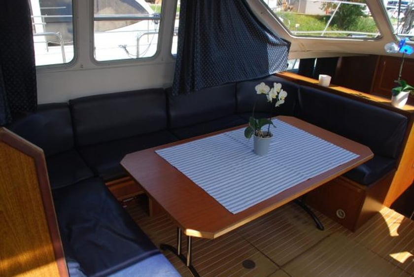 Savoyeux Sürat Teknesi 4 kabin Konaklama 10 kişi Seyir 12 kişi 12.93 m İlan No: #29364 3