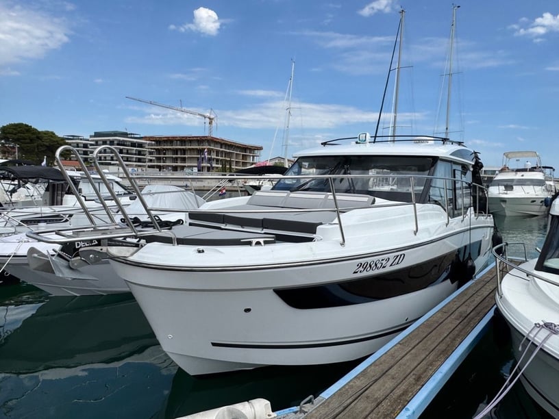 Zadar Motorboat 3 cabin 8 berths 8 guests 10.5 m Listing Number: #29373