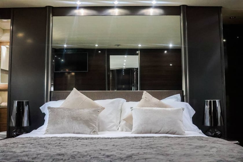 Cannes Motorjacht Cabine 4  10  slaapplaatsen 12  gasten 26.88 m Lijstnummer: #29374 3