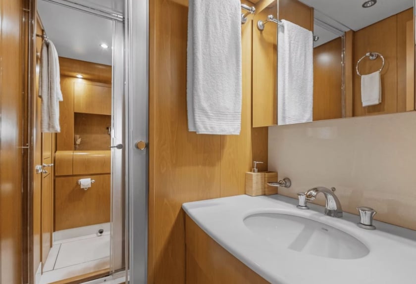 Grimaud Motorjacht Cabine 3  6  slaapplaatsen 12  gasten 26.88 m Lijstnummer: #29375 5