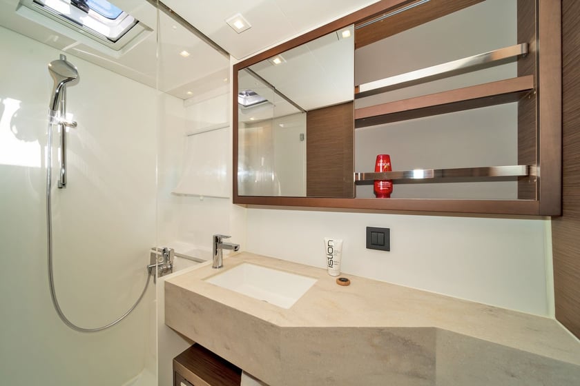 Skradin Catamaran 6 cabin 12 berths 12 guests 13.99 m Listing Number: #29384 5