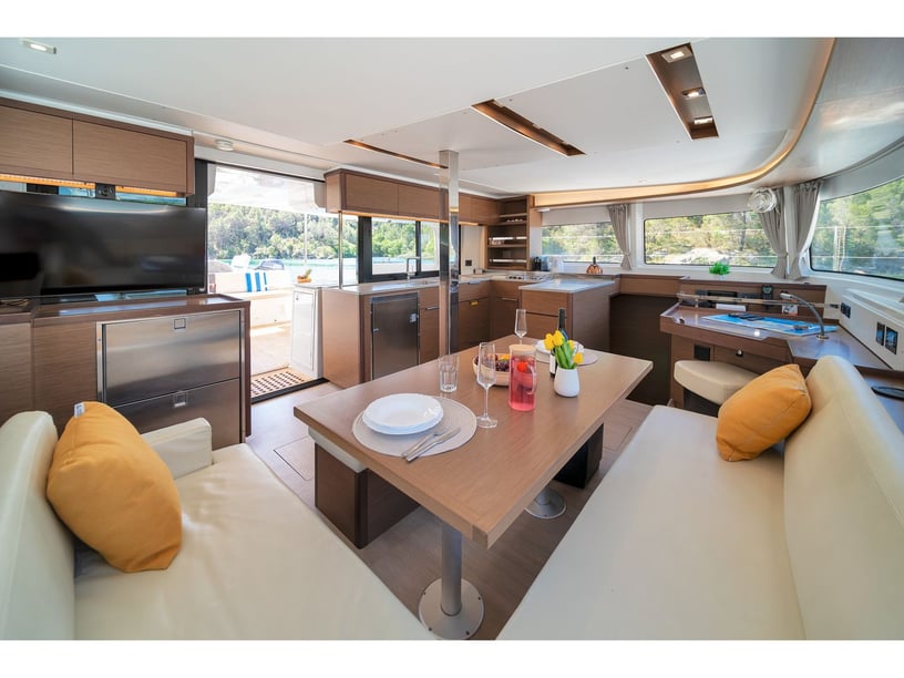 Skradin Catamaran 6 cabin 12 berths 12 guests 13.99 m Listing Number: #29384 2