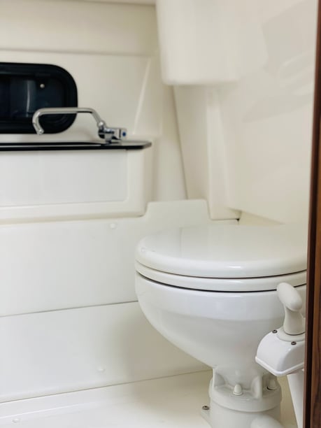 Untergöhren Motorboat 1 cabin 2 berths 8 guests 7.8 m Listing Number: #29391 5