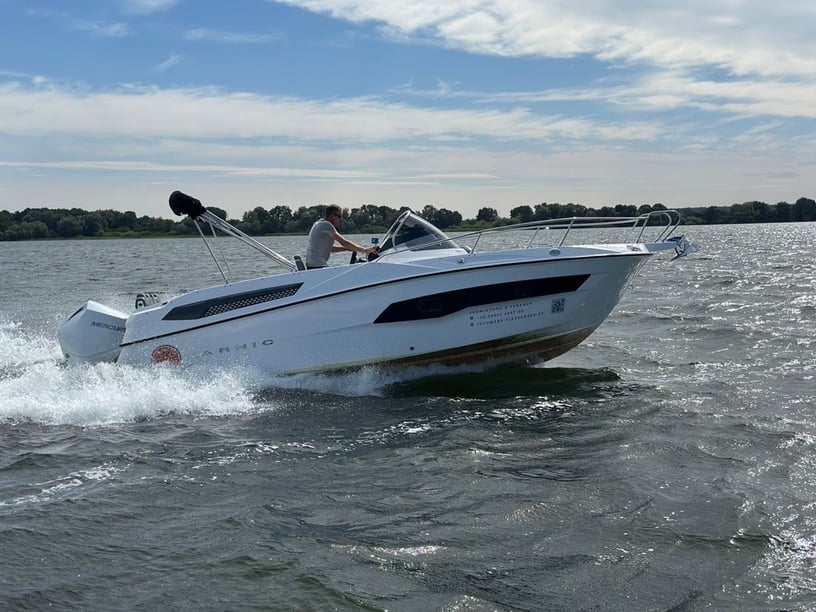 Untergöhren Motorboat 1 cabin 2 berths 8 guests 7.8 m Listing Number: #29392