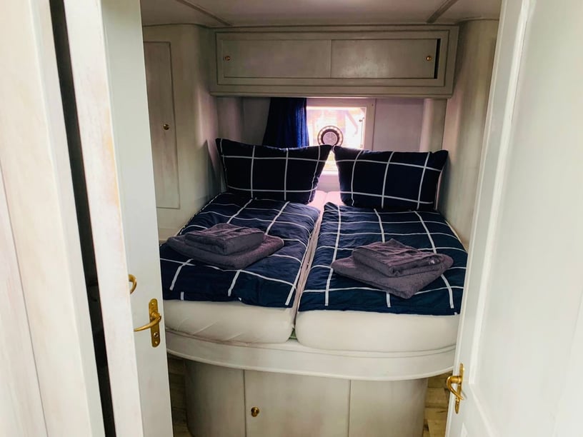 Untergöhren Motorjacht Cabine 2  4  slaapplaatsen 6  gasten 11 m Lijstnummer: #29393 4