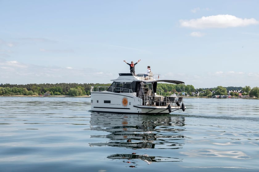Untergöhren Motorjacht Cabine 3  6  slaapplaatsen 10  gasten 11.4 m Lijstnummer: #29394 3