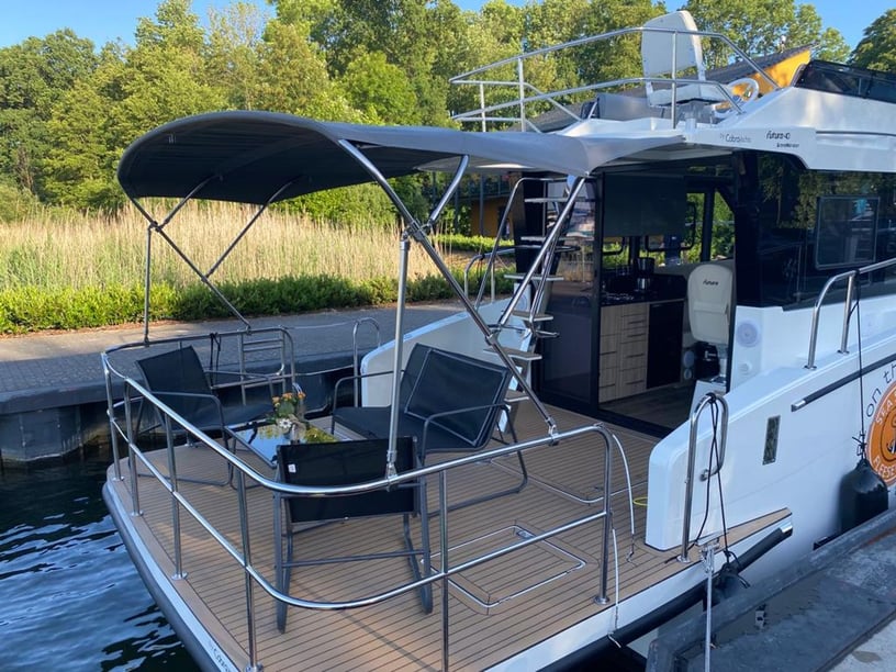 Untergöhren Motorjacht Cabine 3  6  slaapplaatsen 10  gasten 11.4 m Lijstnummer: #29397 3