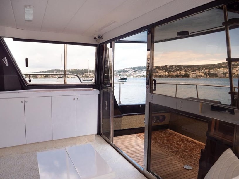 Pireo Yacht a motore cabina 2  cuccette 6  6  ospiti 15 m Numero dell'inserzione: #29398 2