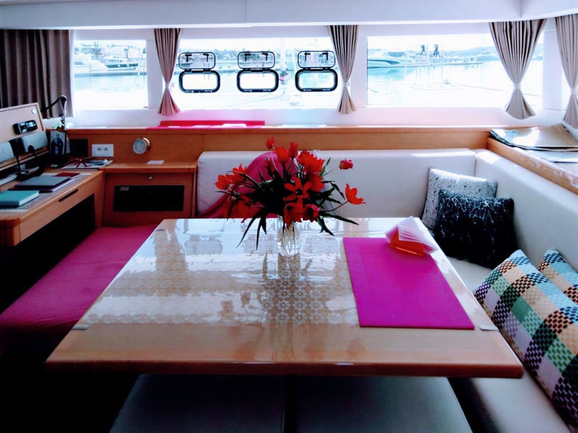 Porto-Cheli Katamaran 6 Kabine 10 Liegeplätze 10 Gäste 11.74 m Nummer des Inserats: #29403 2