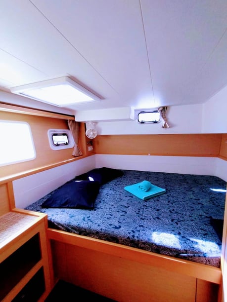 Porto-Cheli Katamaran 6 Kabine 10 Liegeplätze 10 Gäste 11.74 m Nummer des Inserats: #29403 3