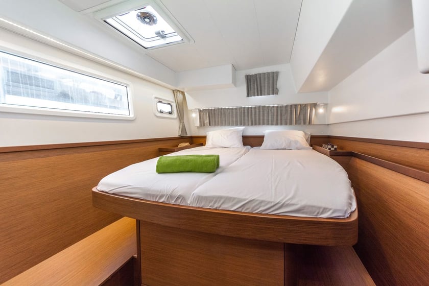 Skiathos Catamaran Cabine 5  Couchettes 12  Invités 12  12.94 m Numéro de l'annonce: #29411 5