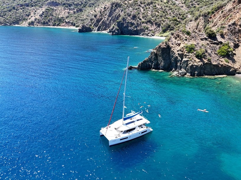 Parálio Astros Catamaran Cabine 5  9  slaapplaatsen 8  gasten 13.71 m Lijstnummer: #29418