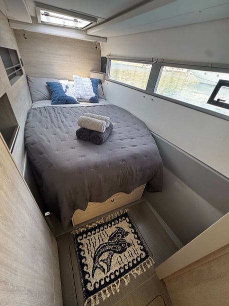 Parálio Astros Catamaran Cabine 5  9  slaapplaatsen 8  gasten 13.71 m Lijstnummer: #29418 5