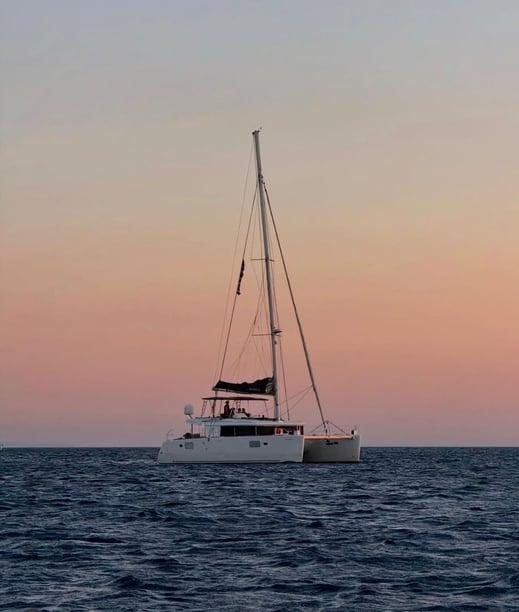 Mykonos Catamaran Cabine 1  Couchettes 2  Invités 22  45 ft Numéro de l'annonce: #29422 5