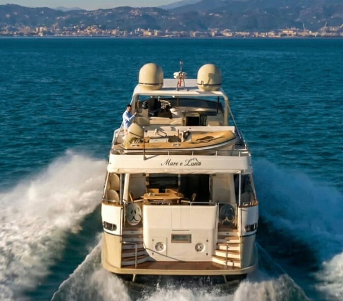 Salerno Yate a motor Cabina 4  8  literas 40  invitados 24 m Número de anuncio: #29448 5