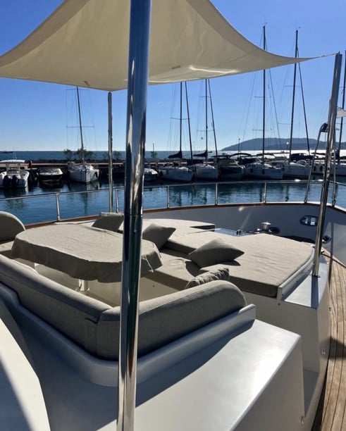 Salerno Yate a motor Cabina 4  8  literas 40  invitados 24 m Número de anuncio: #29448 2