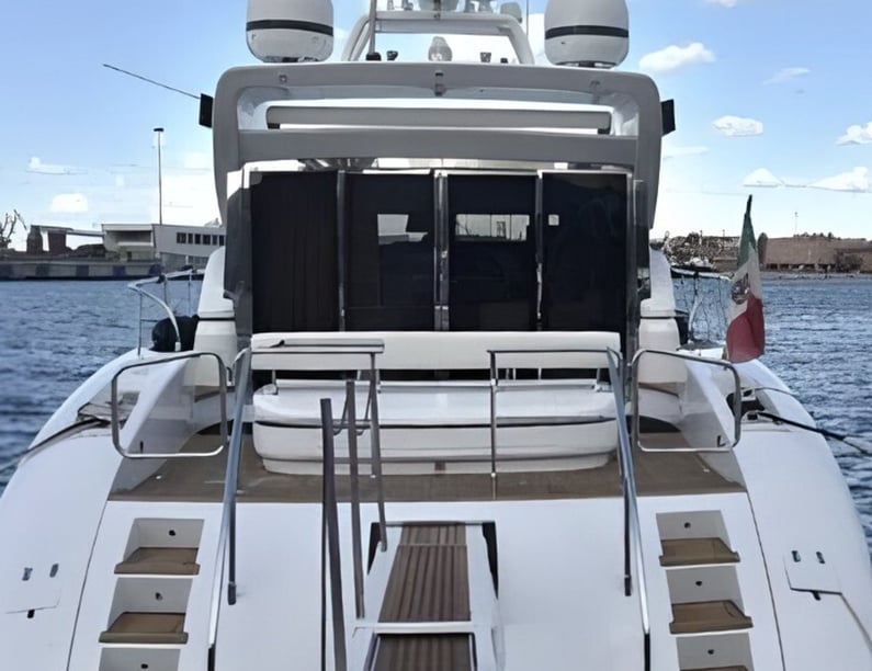 Castellammare di Stabia Motorjacht Cabine 3  6  slaapplaatsen 6  gasten 23 m Lijstnummer: #29453 3