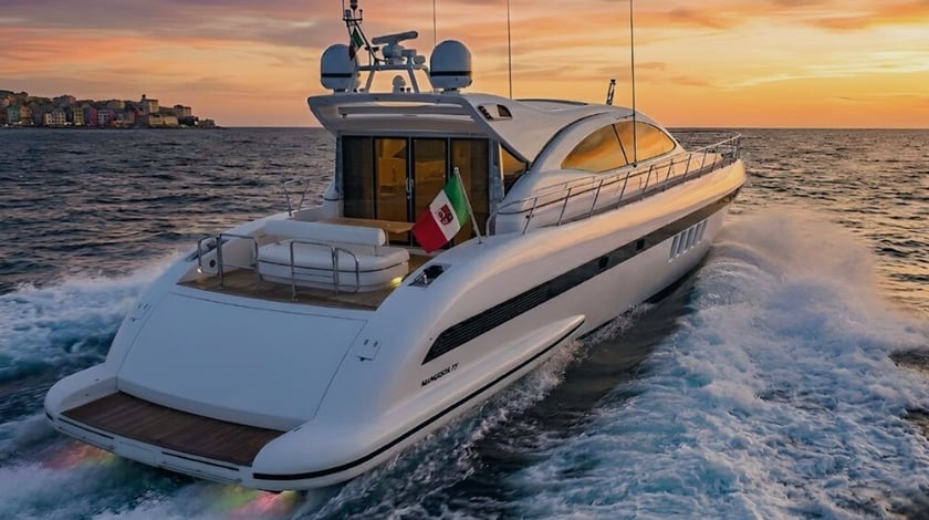 Castellammare di Stabia Motorjacht Cabine 3  6  slaapplaatsen 6  gasten 23 m Lijstnummer: #29453 4