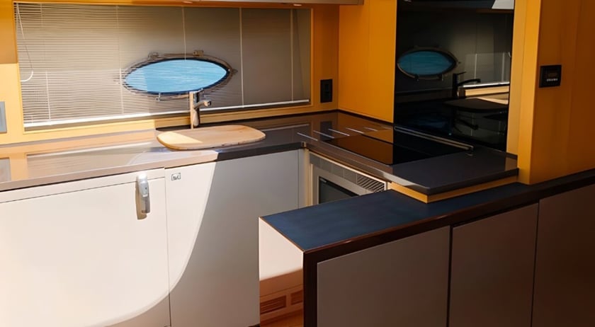 Castellammare di Stabia Motorjacht Cabine 3  6  slaapplaatsen 6  gasten 15.95 m Lijstnummer: #29454 5