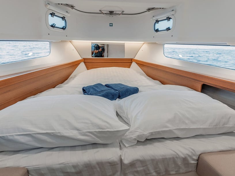 Phuket Lancha motora Cabina 2  4  literas 10  invitados 12.4 m Número de anuncio: #29461 2