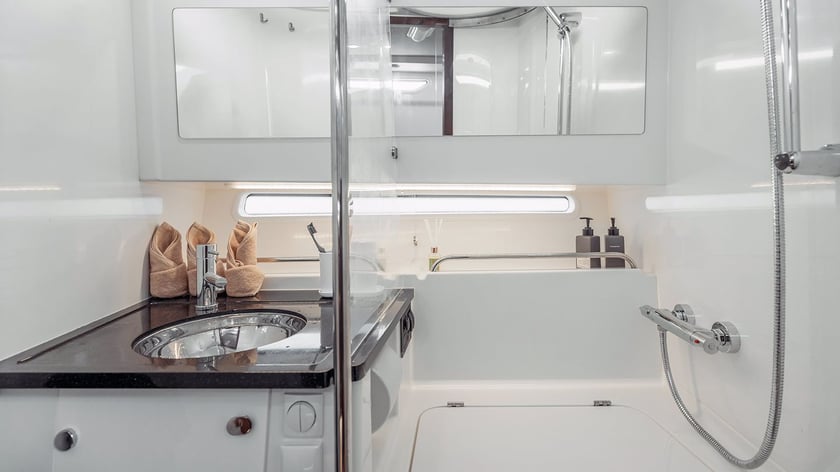 Phuket Lancha motora Cabina 2  4  literas 10  invitados 12.4 m Número de anuncio: #29461 4