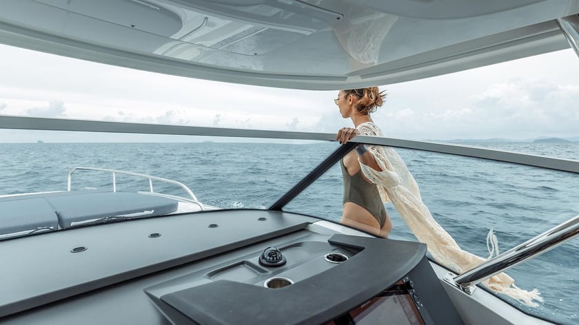 Phuket Lancha motora Cabina 2  4  literas 10  invitados 12.4 m Número de anuncio: #29461 5