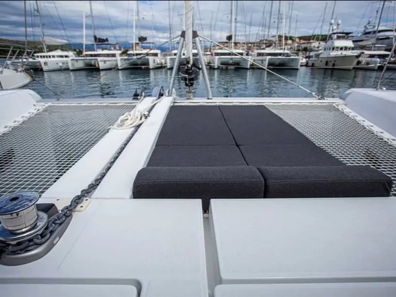 Pescara Catamarán Cabina 5  9  literas 12  invitados 12.94 m Número de anuncio: #29464 3