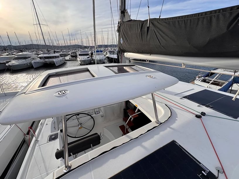 Pescara Catamarán Cabina 5  9  literas 12  invitados 12.94 m Número de anuncio: #29464 5