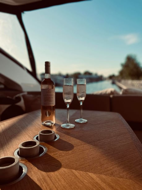 Makarska Motoryacht 3 Kabine 8 Liegeplätze 12 Gäste 16.36 m Nummer des Inserats: #29470 3