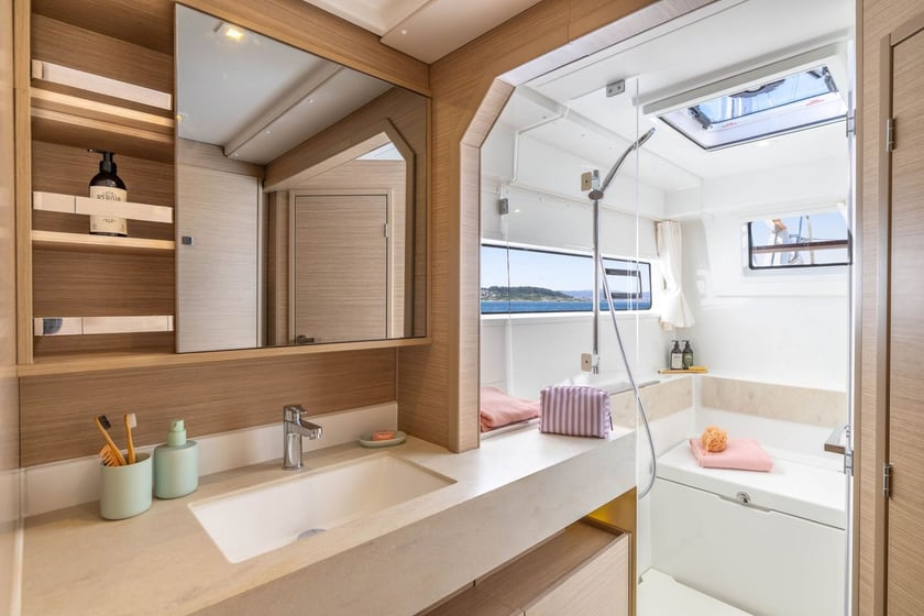 Nea Peramos - Attica Catamaran Cabine 6  10  slaapplaatsen 10  gasten 13.85 m Lijstnummer: #29492 5