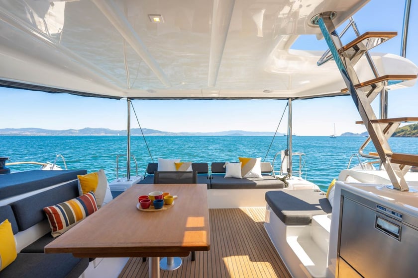 Nea Peramos - Attica Catamaran Cabine 6  10  slaapplaatsen 10  gasten 13.85 m Lijstnummer: #29492 3