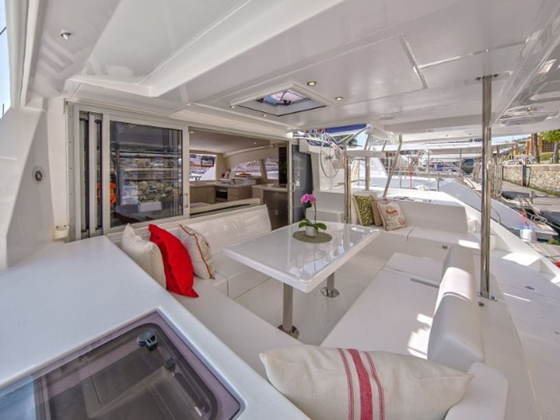 Road Town Catamaran Cabine 4  8  slaapplaatsen 8  gasten 11.97 m Lijstnummer: #2950 4