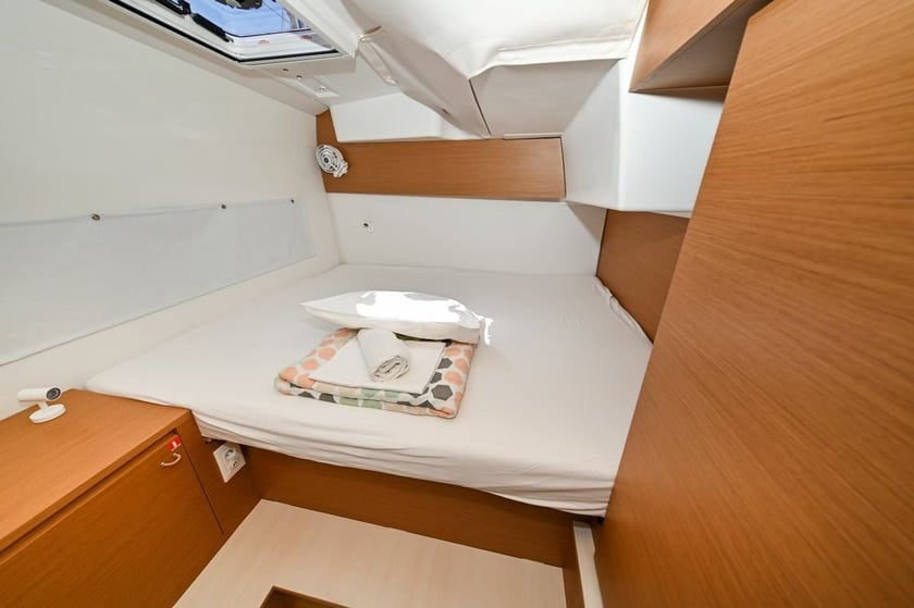 Pula Catamaran 6 cabin 10 berths 10 guests 11.33 m Listing Number: #29527 5