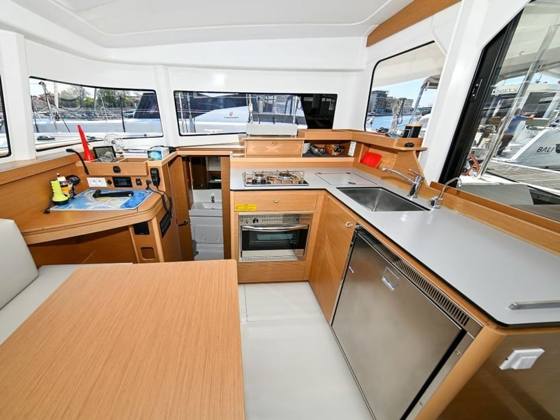 Pula Catamaran 6 cabin 10 berths 10 guests 11.33 m Listing Number: #29527 2