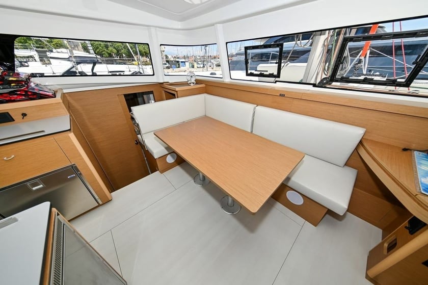 Pula Catamaran 6 cabin 10 berths 10 guests 11.33 m Listing Number: #29527 4