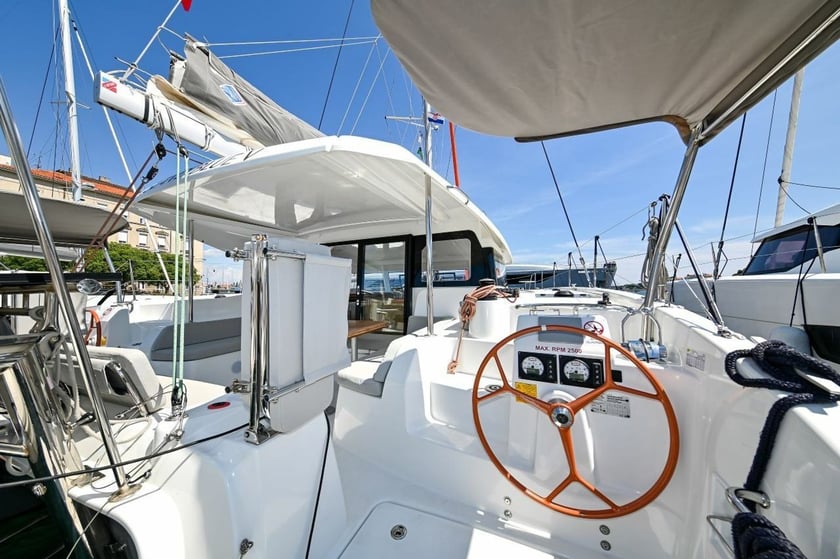 Pula Catamaran 6 cabin 10 berths 10 guests 11.33 m Listing Number: #29527 3
