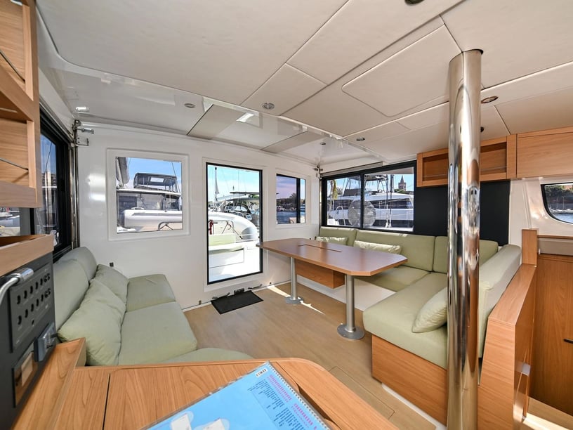 Tivat Katamaran 6 Kabine 10 Liegeplätze 10 Gäste 11.78 m Nummer des Inserats: #29531 2