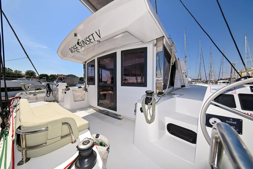 Tivat Katamaran 6 Kabine 10 Liegeplätze 10 Gäste 11.78 m Nummer des Inserats: #29531 4