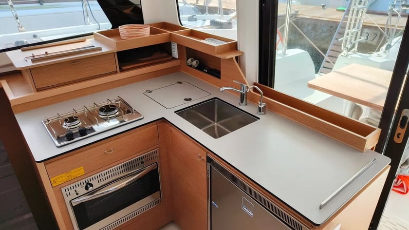 Pula Catamaran 6 cabin 10 berths 10 guests 11.33 m Listing Number: #29542 5