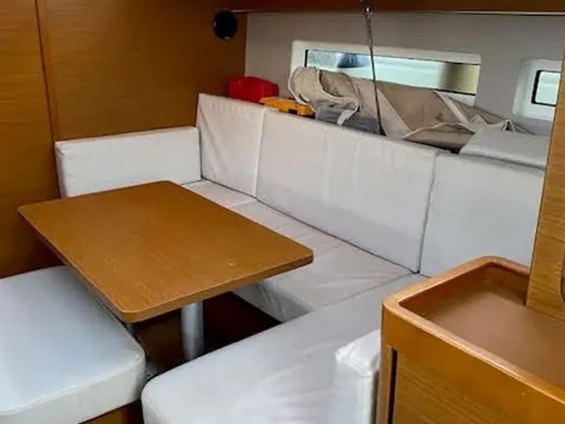 Paros Voilier Cabine 4  Couchettes 10  Invités 10  13.39 m Numéro de l'annonce: #29547 2