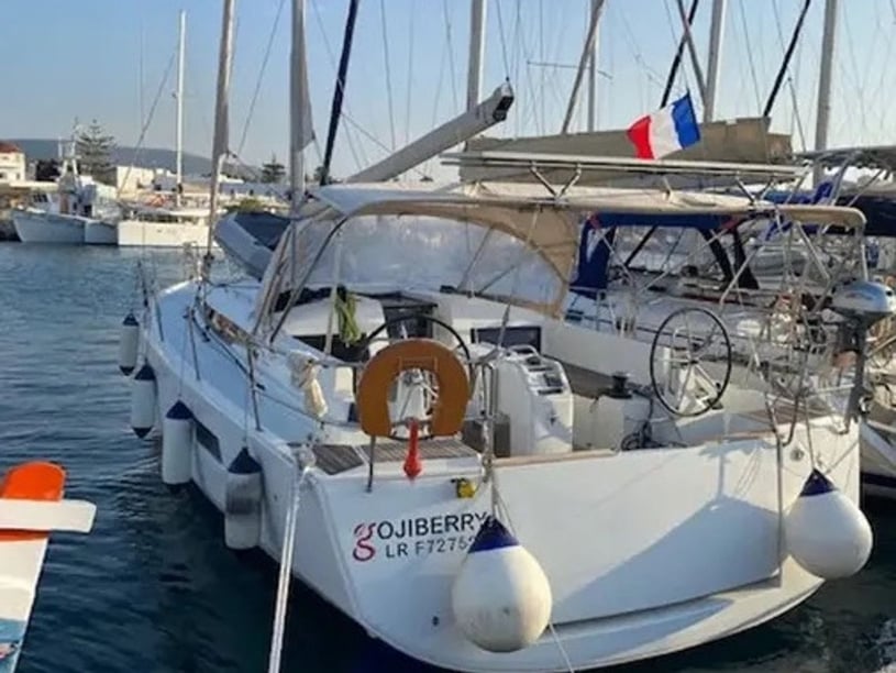 Paros Voilier Cabine 4  Couchettes 10  Invités 10  13.39 m Numéro de l'annonce: #29547