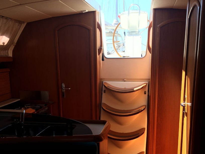 Salerno Zeilboot Cabine 3  8  slaapplaatsen 8  gasten 11.4 m Lijstnummer: #2955 3